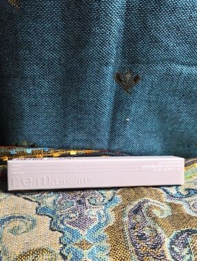 r.e.m. beauty Flourishing Volumizing Mascara - Black